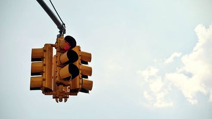 В Барнауле отключат светофор на участке дороги, где столкнулись скорая и бензовоз