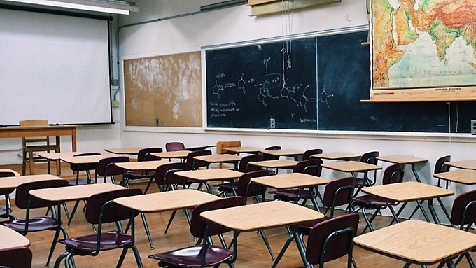 В школах Барнаула за каждым классом закрепили отдельный кабинет