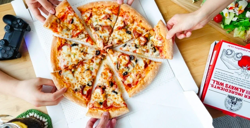 Горячая пицца в течение часа: "Папа Джонс" запустил ускоренную доставку