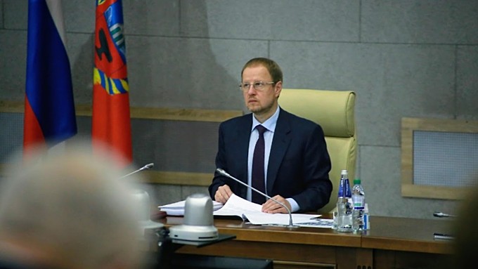 Виктор Томенко поручил через СМИ рассказывать жителям региона о том, как идёт уборка снега