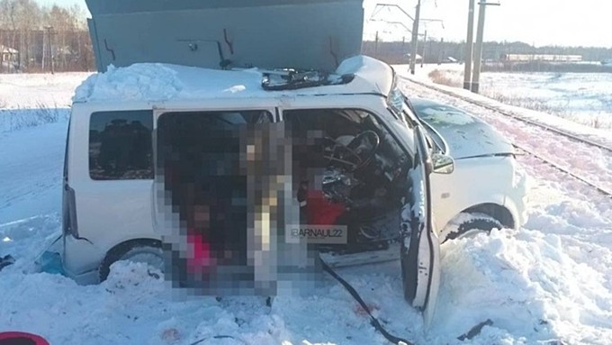 Алтайская прокуратура проводит проверку после аварии, в которой погибли трое детей
