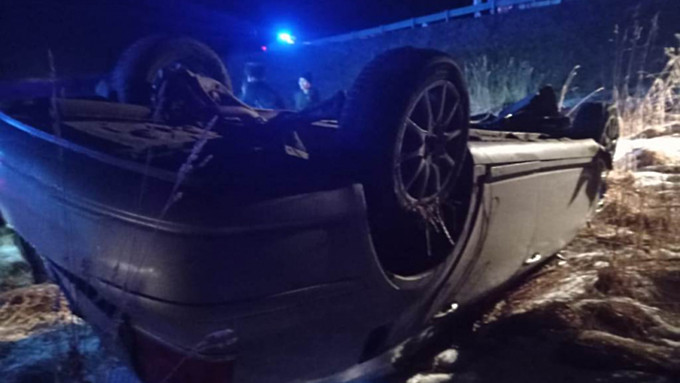 Два человека пострадали при опрокидывании автомобиля на Чуйском тракте