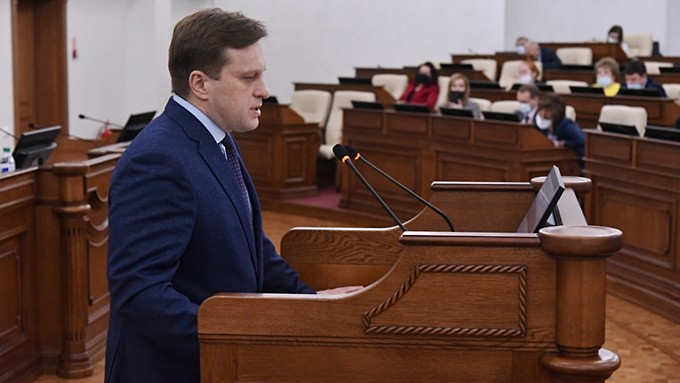 Авторитета не хватает. Депутаты рассказали министру Попову, как "рекламировать" вакцинацию