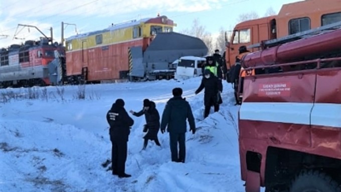 СК завёл дело после гибели трёх детей в ДТП с поездом на Алтае
