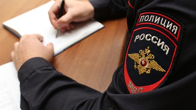 На Алтае пьяная женщина набросилась на полицейского