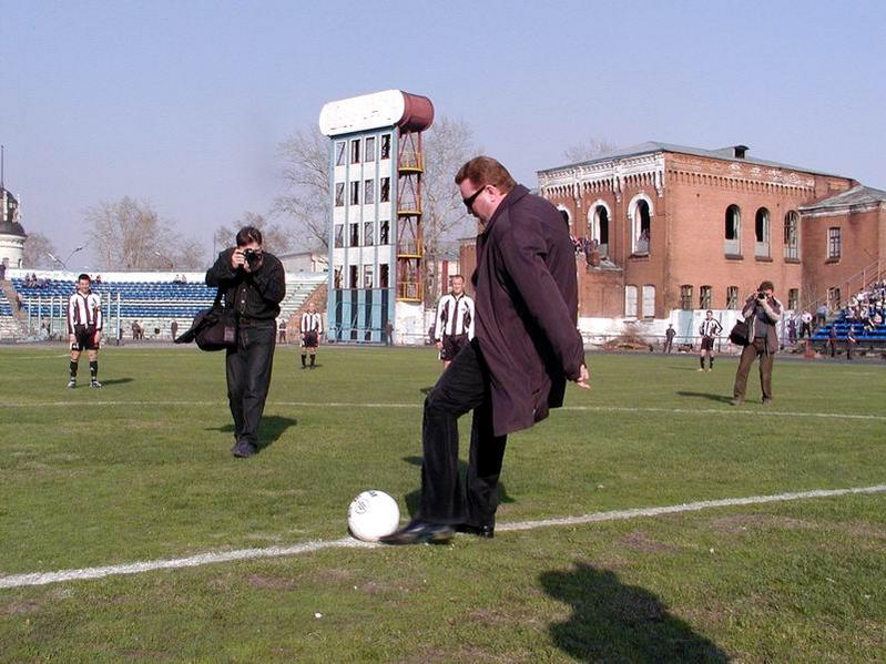 Линия прямая, вопросы – сложные. Как алтайские губернаторы с народом общались