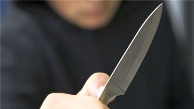 Пьяный житель Алтая с ножевым ранением груди дошёл до дома и вызвал себе скорую