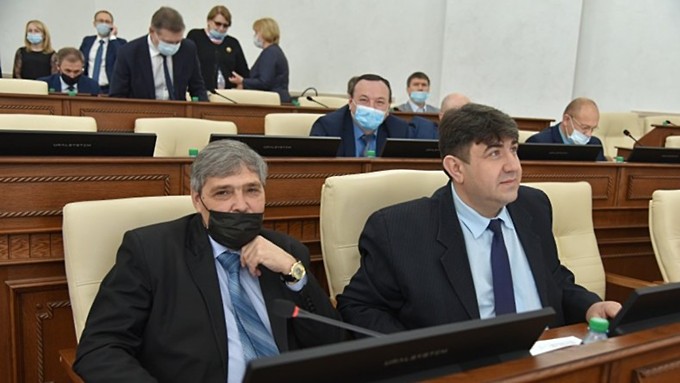 Алтайские депутаты обратятся в правительство РФ для поддержки бизнеса во время пандемии