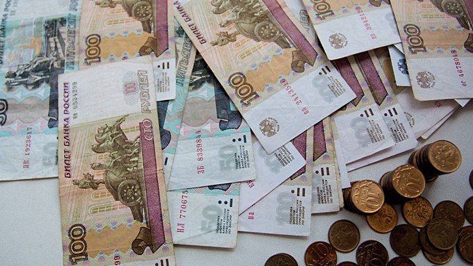 В Алтайском крае работникам реального сектора экономики поднимут зарплату на 28%