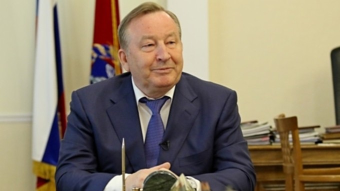 Бывшего алтайского губернатора Александра Карлина наградили высшим знаком отличия Совфеда
