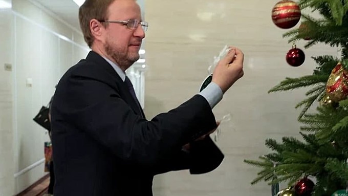 Губернатор Виктор Томенко дал старт акции "Ёлка желаний" в Алтайском крае