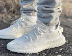 В чем причина популярности кроссовок AdidasYeezyBoost 350?
